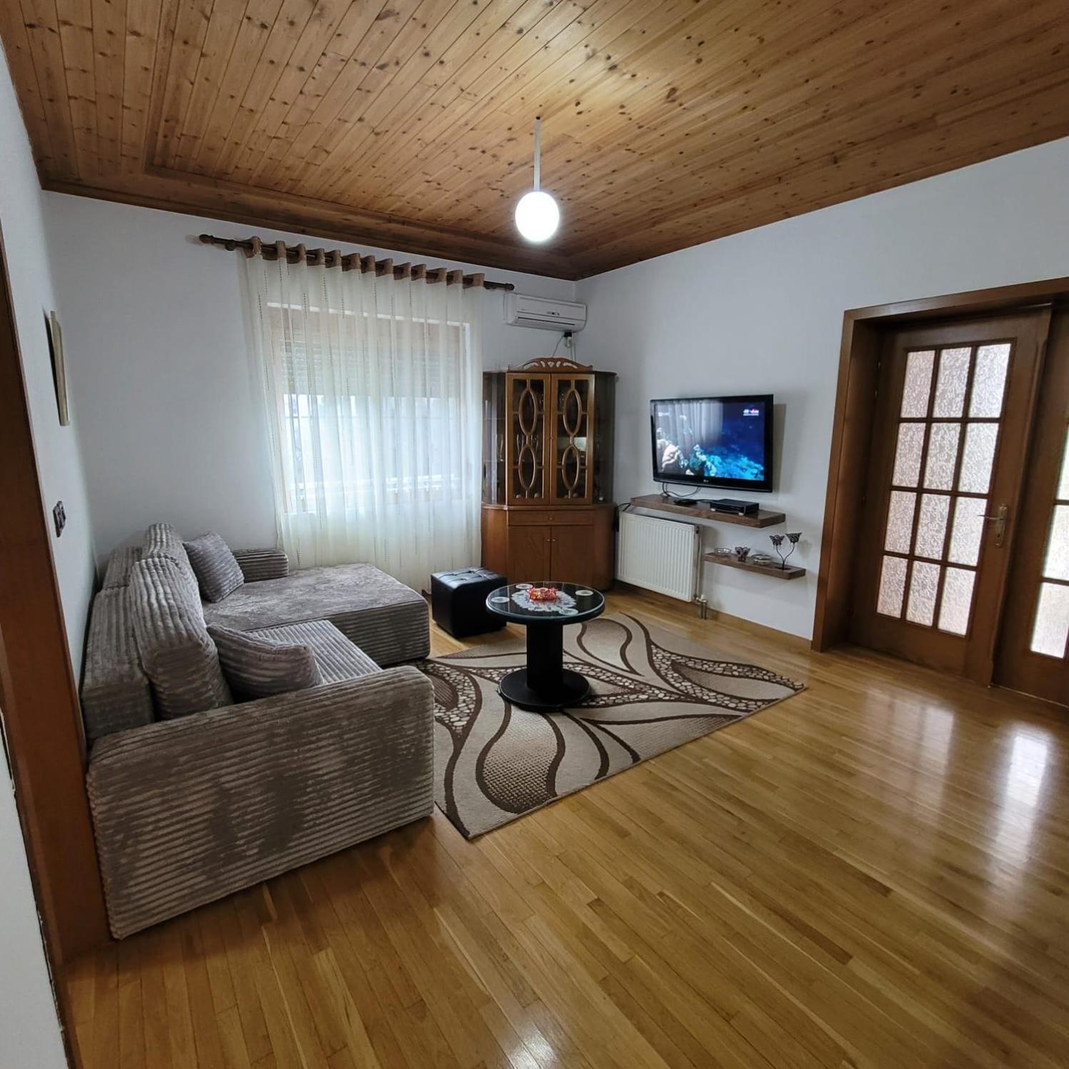 Jona Guest House Gjirokastër Екстериор снимка