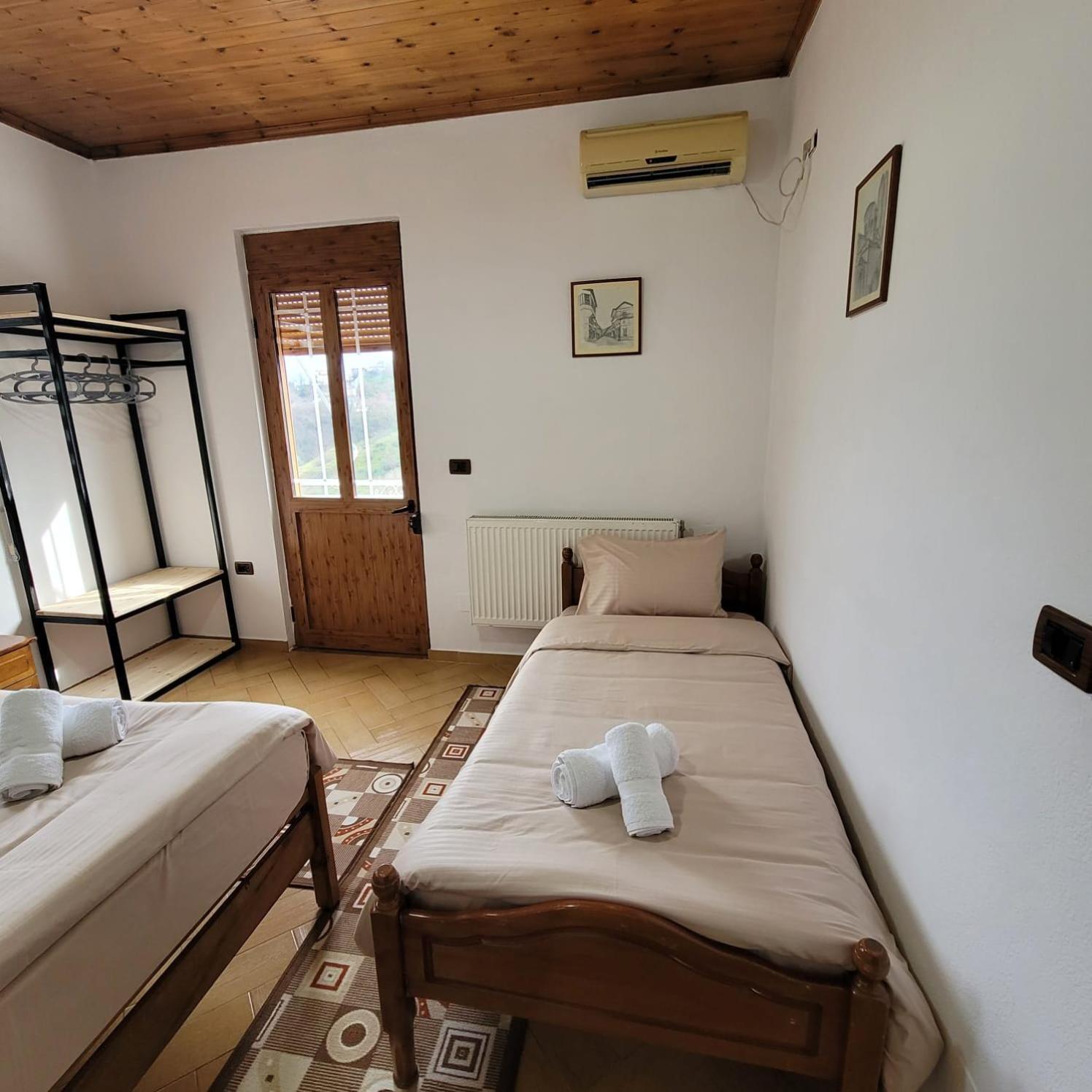 Jona Guest House Gjirokastër Екстериор снимка