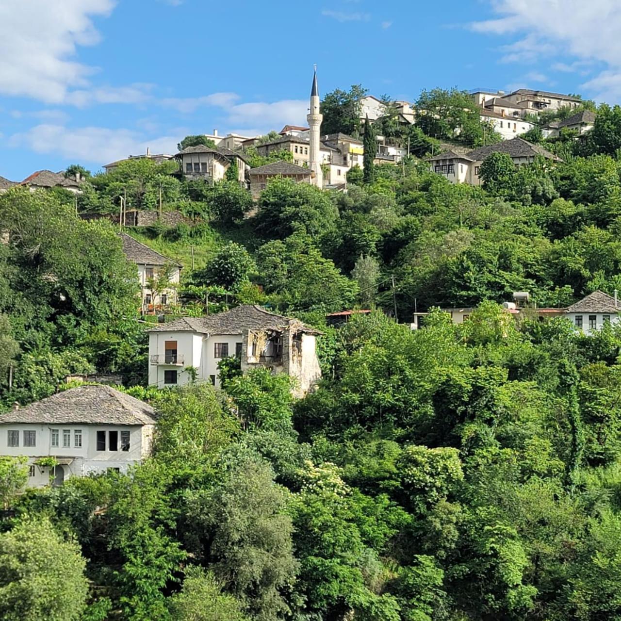 Jona Guest House Gjirokastër Екстериор снимка