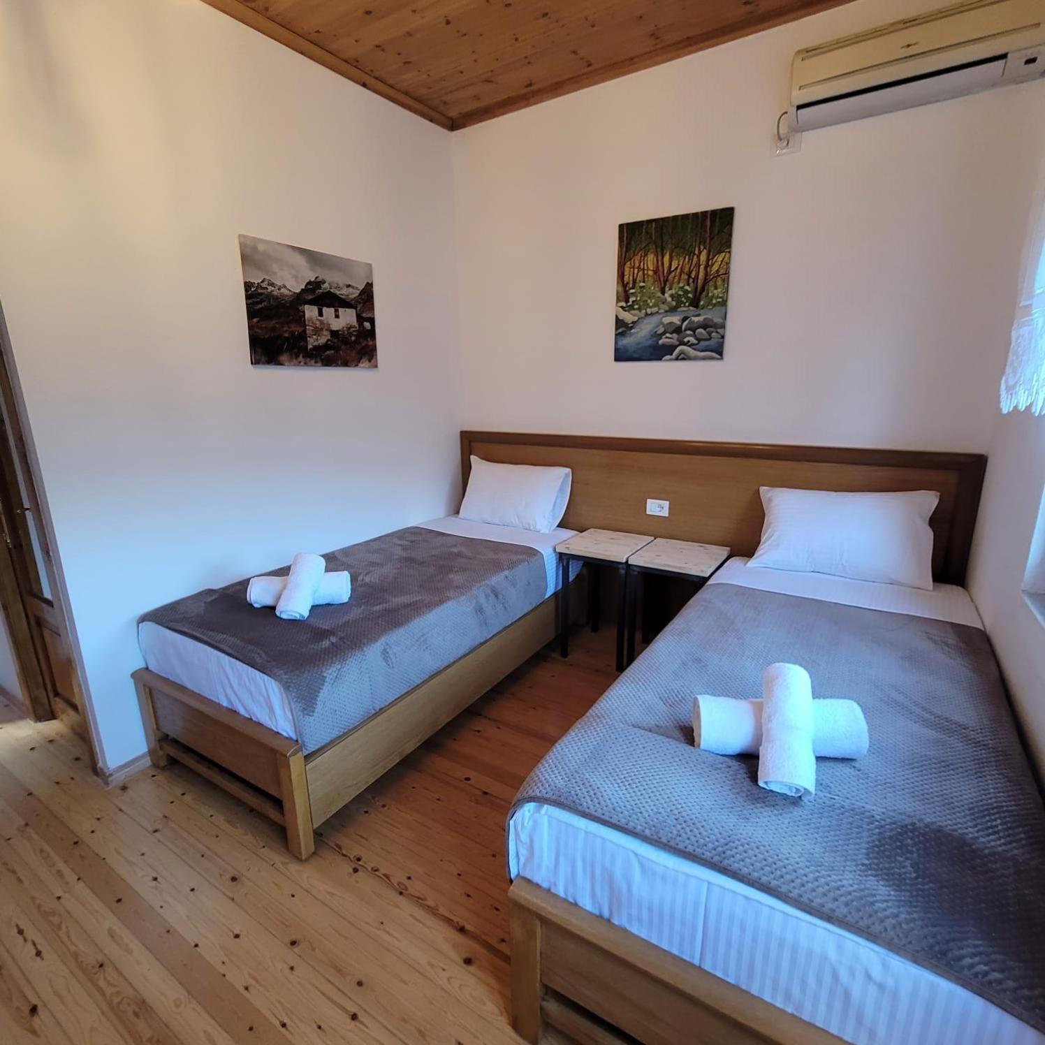 Jona Guest House Gjirokastër Екстериор снимка