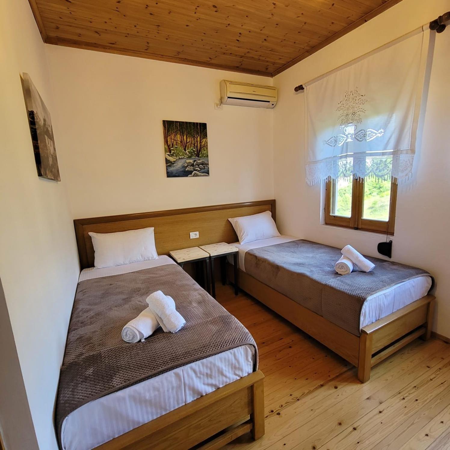 Jona Guest House Gjirokastër Екстериор снимка