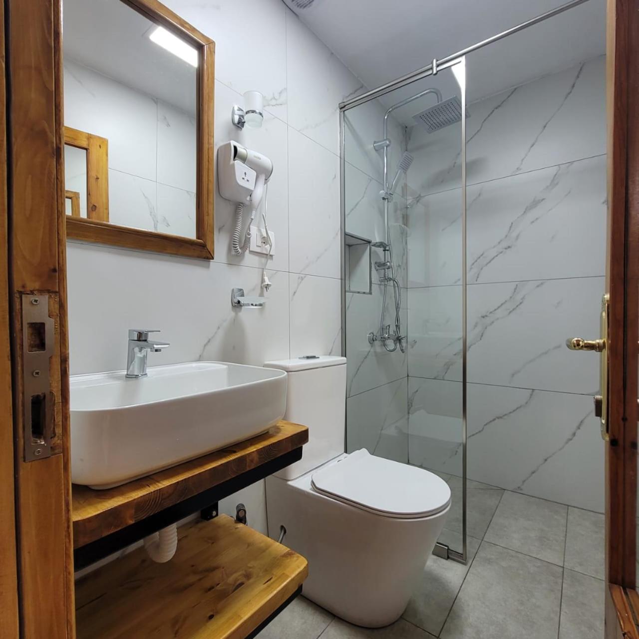 Jona Guest House Gjirokastër Екстериор снимка