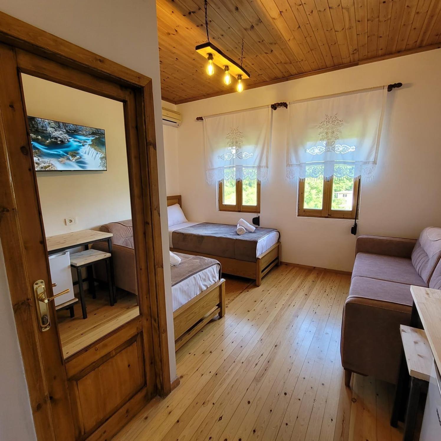 Jona Guest House Gjirokastër Екстериор снимка