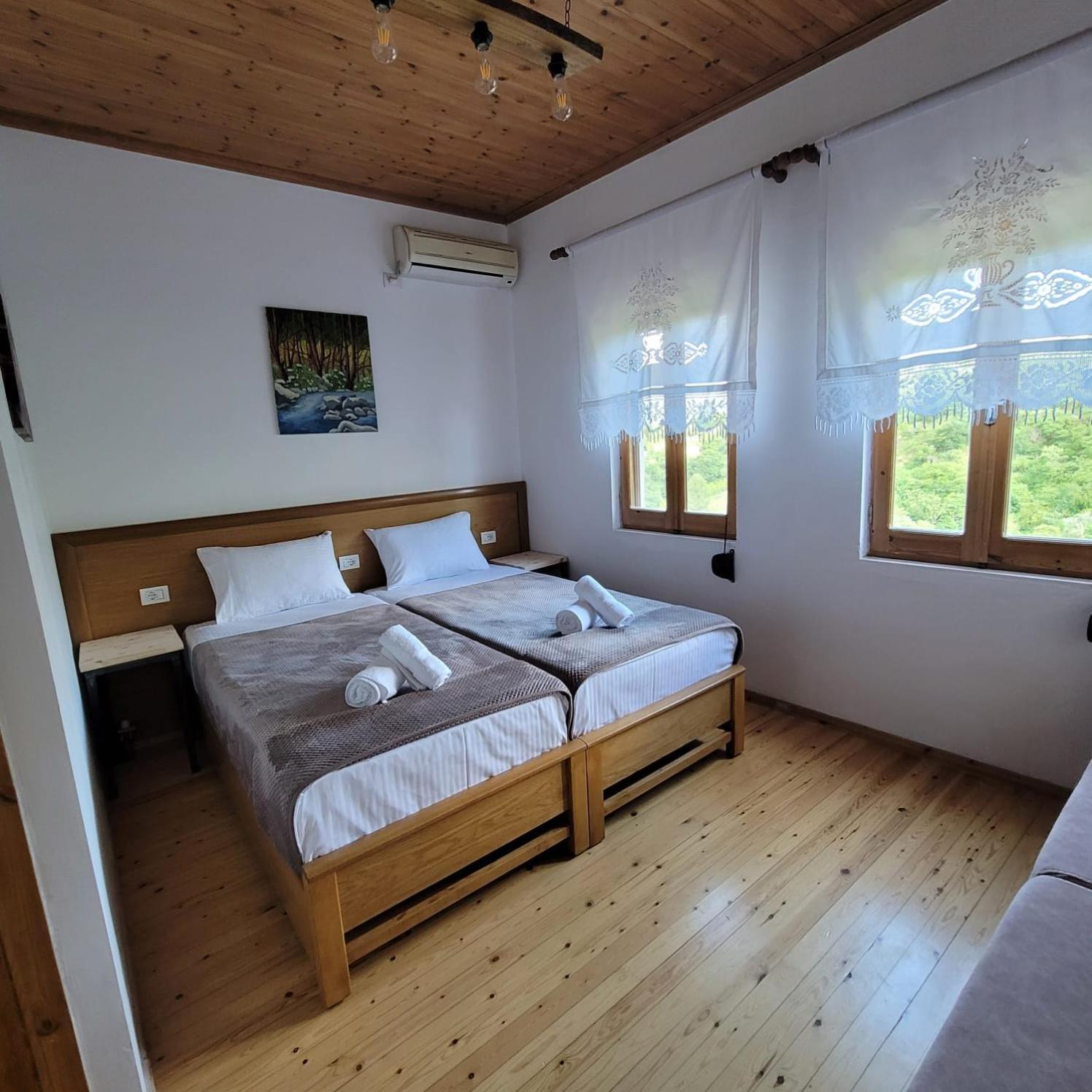 Jona Guest House Gjirokastër Екстериор снимка